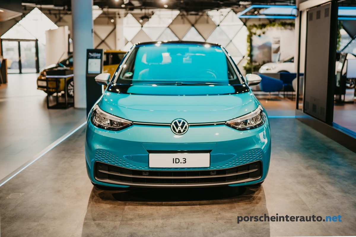 Volkswagen ID.3 - ID. Hub – center mobilne prihodnosti Volkswagen (Aleja Šiška, Ljubljana)